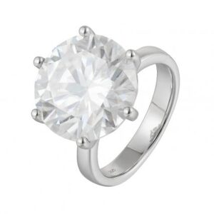 Moissanite engagement ring